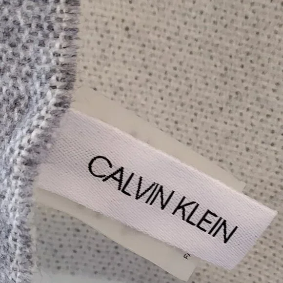 CALVIN KLEIN Heathered Gray & White Fringed Acrylic Scarf - OS - Picture 6 of 6